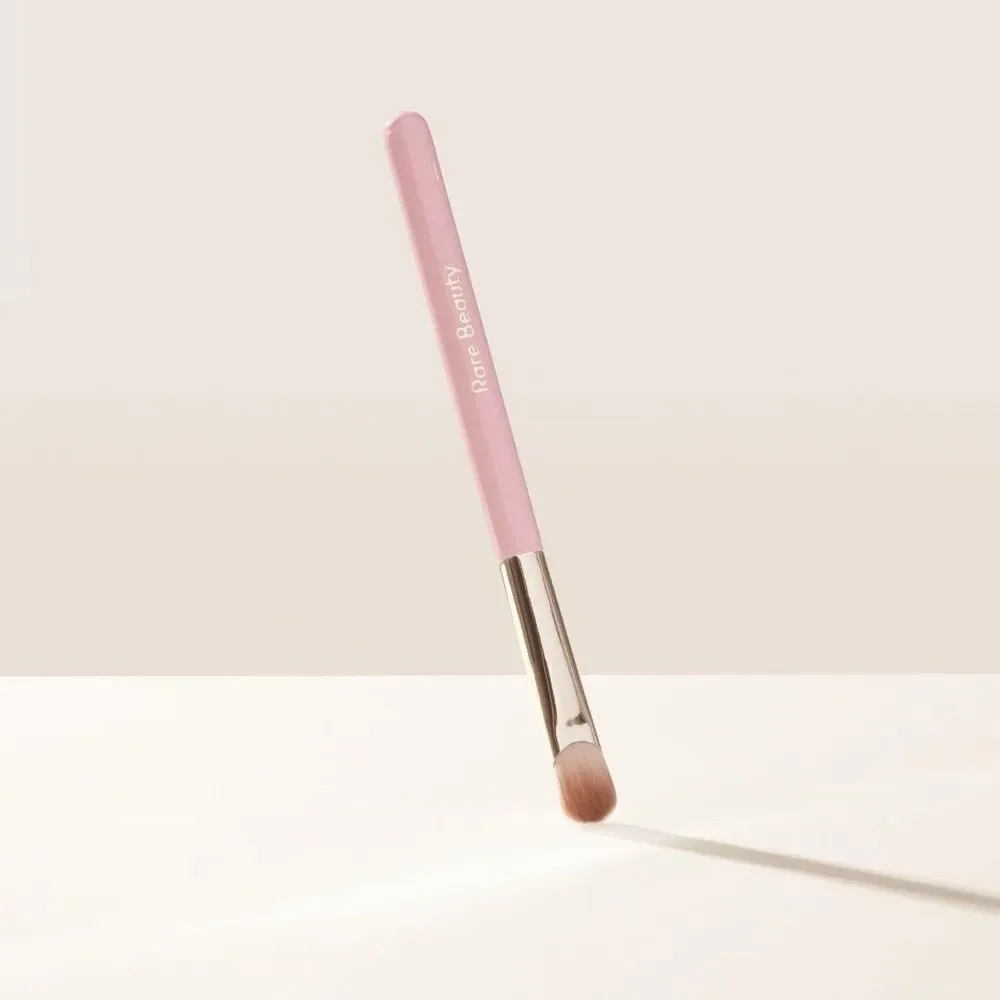 Rare Beauty Stay Vulnerable All-Over Eyeshadow Brush